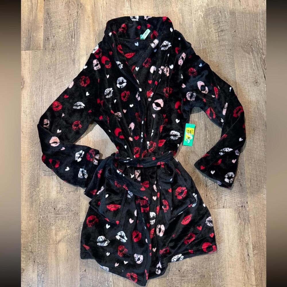 NWT honeydew Black Robe with Lip Print valentines M/L